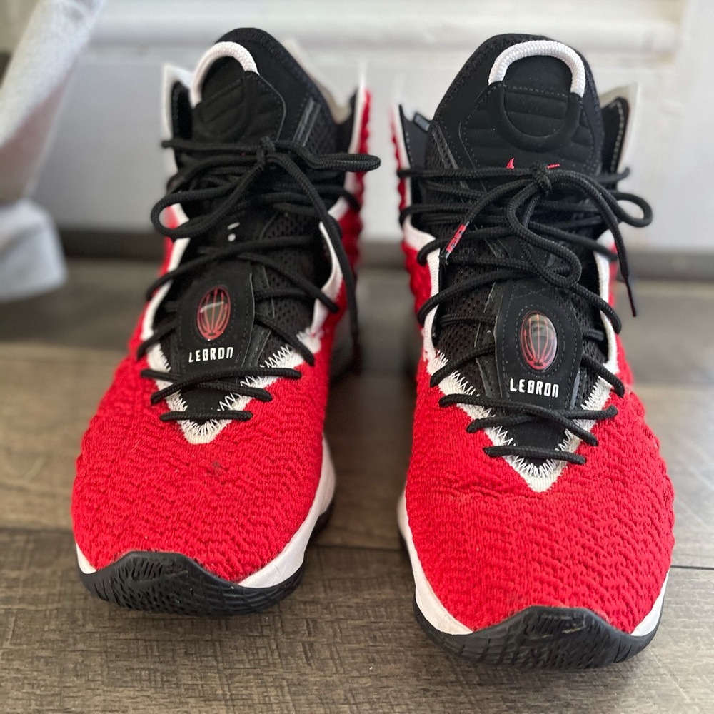 LEBRON 17 'AIR MAX UPTEMPO’